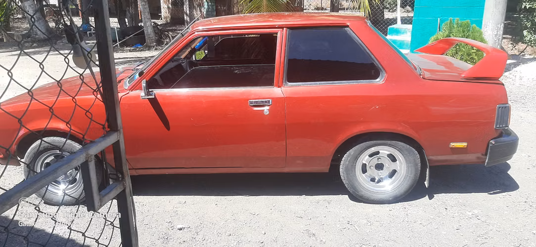 Bendo Toyota Corolla 1981 dos puertas estándar 5 velocidades