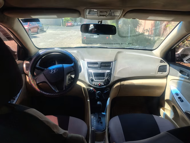 Hyundai accent 2014 casi fijo