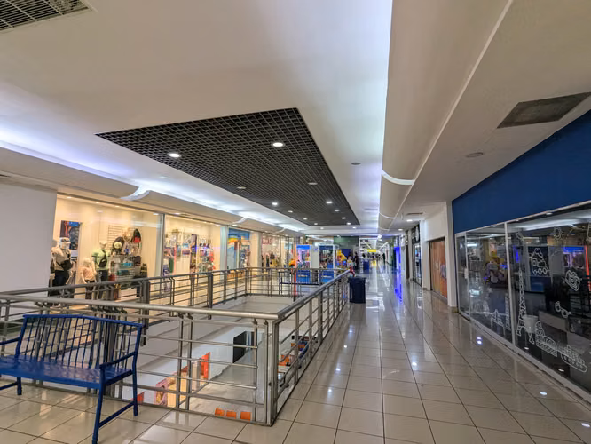 Venta de Locales Comerciales – Plaza Merliot 