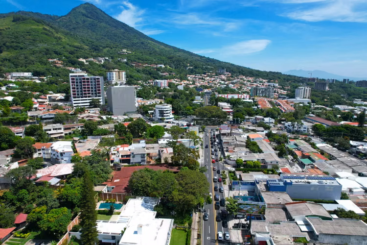 Escalón, Av. Masferrer Norte, propiedad en venta. - Imagen 5
