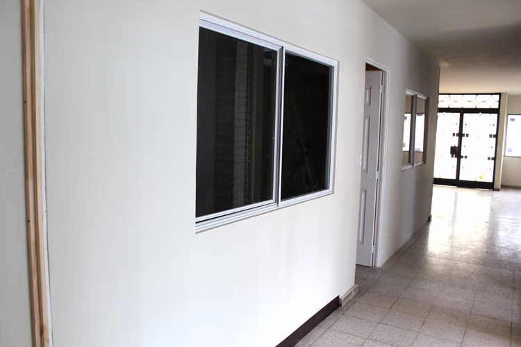 Apartamento con 1 dormitorio cerca de Blvd de los Heroes - Imagen 9