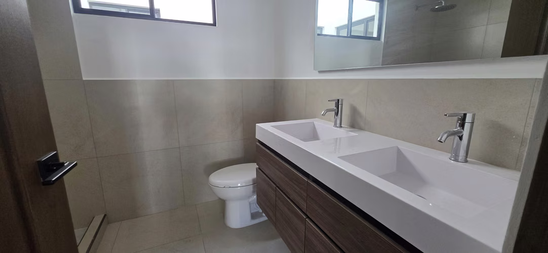 Alquilo casa  en Condominio Antibes II