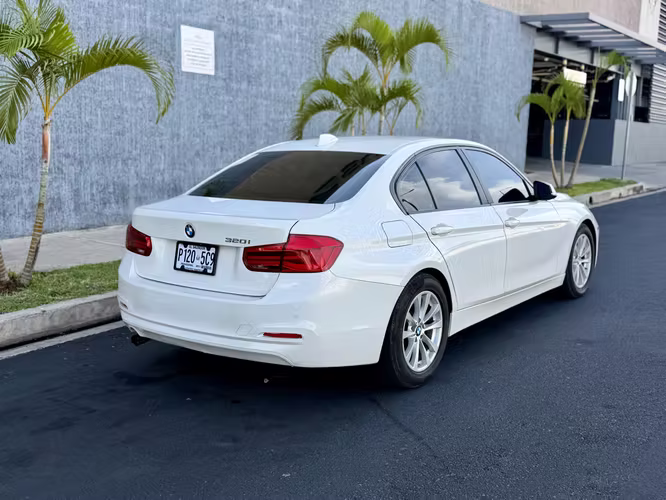 BMW 320i 2018 