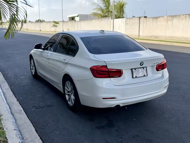 BMW 320i 2018 