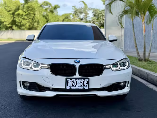 BMW 320i 2018 