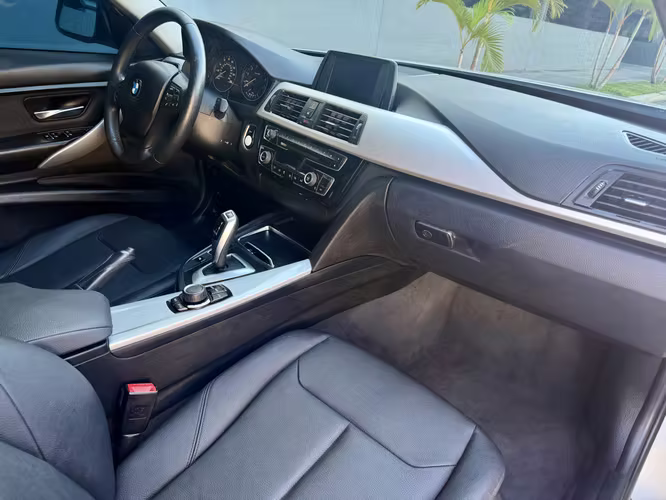 BMW 320i 2018 