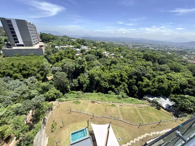  SE ALQUILA APARTAMENTO TORRE CITALA HAUS, COLONIA ESCALON, NIVEL ALTO CON VISTA  Carcaterísticas:  -Cocina, comedor y