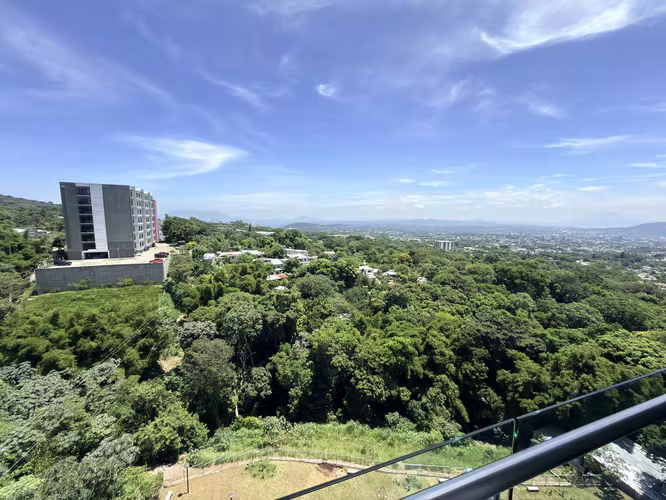  SE ALQUILA APARTAMENTO TORRE CITALA HAUS, COLONIA ESCALON, NIVEL ALTO CON VISTA  Carcaterísticas:  -Cocina, comedor y