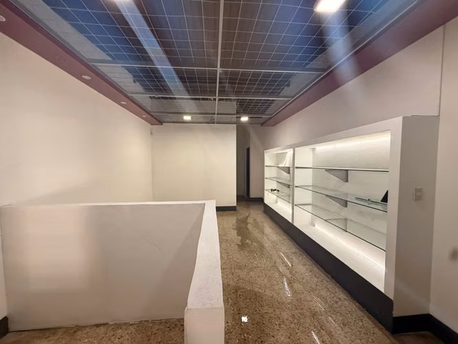 COMMERCIAL PLACE FOR RENT - 124; AREA OF BLVD CONSTITUTION