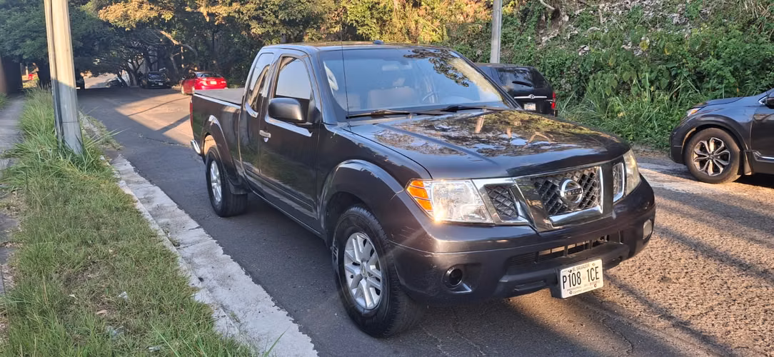 NISSAN FRONTIER 4X2 2018 KING CAB $13000 TEL