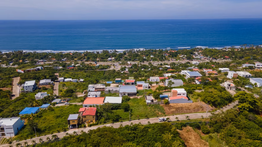 VENTA DE 2 TERRENOS EN VENTA CERCA DE PLAYA | RESIDENCIAL MIRADOR, LA LIBERTAD/EL SALVADOR - Imagen 1