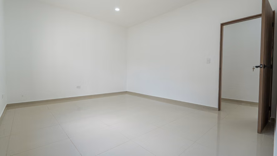 INFO    ¡VENDO PLAZA COMERCIAL EN COLONIA ESCALÓN / SAN SALVADOR/ EL SALVADOR