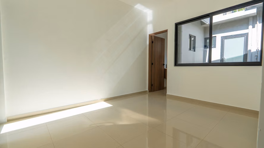 INFO    ¡VENDO PLAZA COMERCIAL EN COLONIA ESCALÓN / SAN SALVADOR/ EL SALVADOR