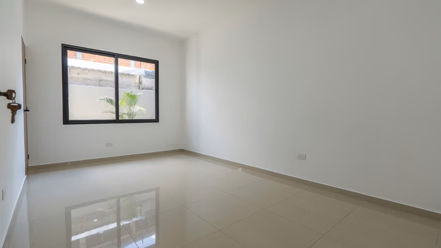 INFO    ¡VENDO PLAZA COMERCIAL EN COLONIA ESCALÓN / SAN SALVADOR/ EL SALVADOR