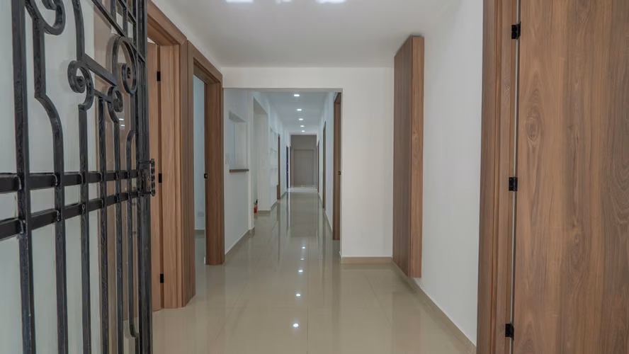 INFO    ¡VENDO PLAZA COMERCIAL EN COLONIA ESCALÓN / SAN SALVADOR/ EL SALVADOR