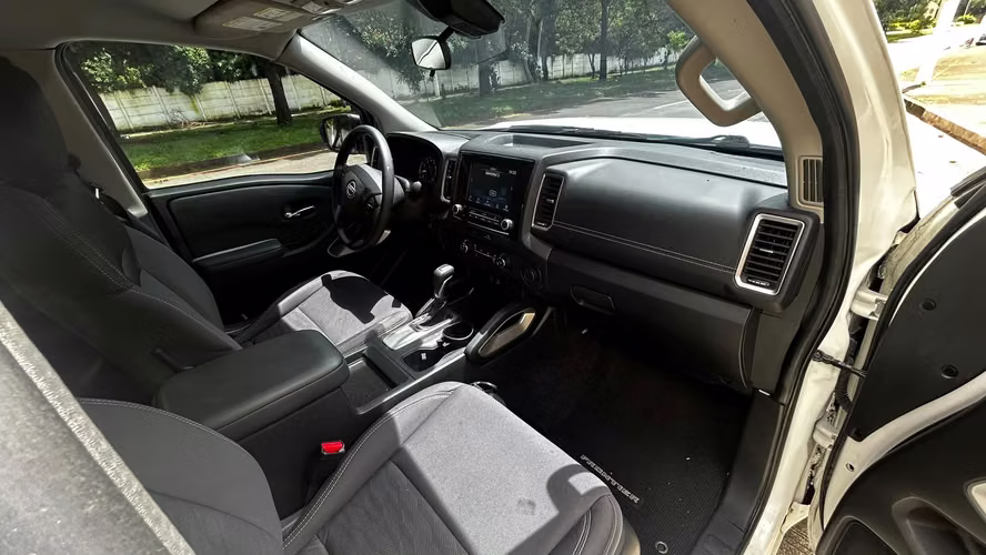 Nissan Frontier 2023 RWD | Pick-Up ~ Poco millaje | $20,300 - Imagen 4