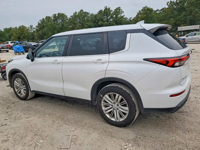 MITSUBISHI OUTLANDER ES 2023 3 FILAS