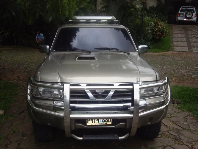 Nissan Patrol año 2000 turbo diesel