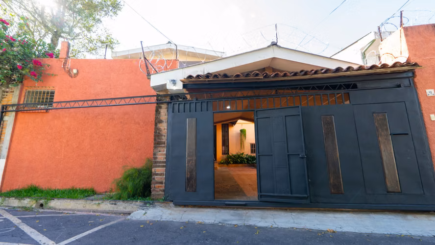 HOUSE FOR RENT - 124; COLONY STEP, AREA AMBROGI, SAN SALVADOR