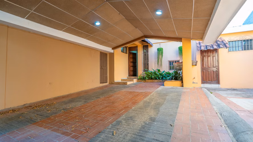 CASA EN ALQUILER | COLONIA ESCALÓN, ZONA AMBROGI, SAN SALVADOR - Imagen 15