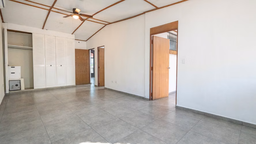 CASA EN ALQUILER | COLONIA ESCALÓN, ZONA AMBROGI, SAN SALVADOR - Imagen 17