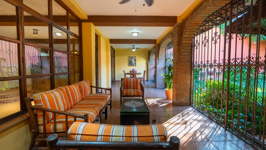 CASA EN ALQUILER | COLONIA ESCALÓN, ZONA AMBROGI, SAN SALVADOR - Imagen 7