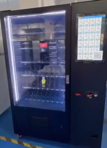Maquina expendedora de snack y bebidas, moderna con pantalla táctil de ultima generación, ahorradora de energía