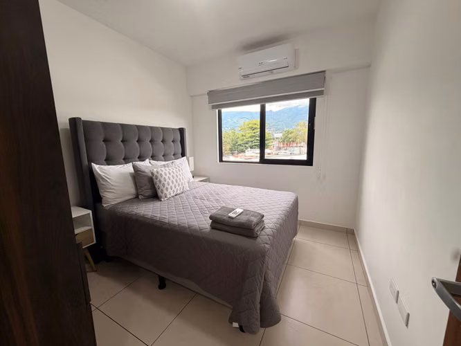 SE VENDE APARTAMENTO LAS PUERTAS VILLA URBANA, POR LA 75 AVENIDA NORTE, MODERNO Excelente ubicación, a solo 500 m del Sa