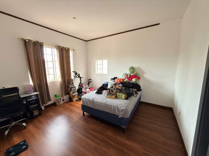 SE VENDE CASA ALTURAS DE TENERIFE, RESIDENCIAL PRIVADA, tiene 1100 v2 de terreno y 400 mts2 de construcción, cochera 5 v - Imagen 4