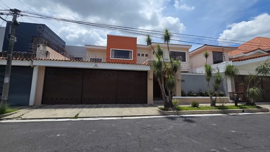 CASA EN VENTA EN CUMBRES DE CUSCATLÁN / ANTIGUO CUSCATLÁN/ LA LIBERTAD 
