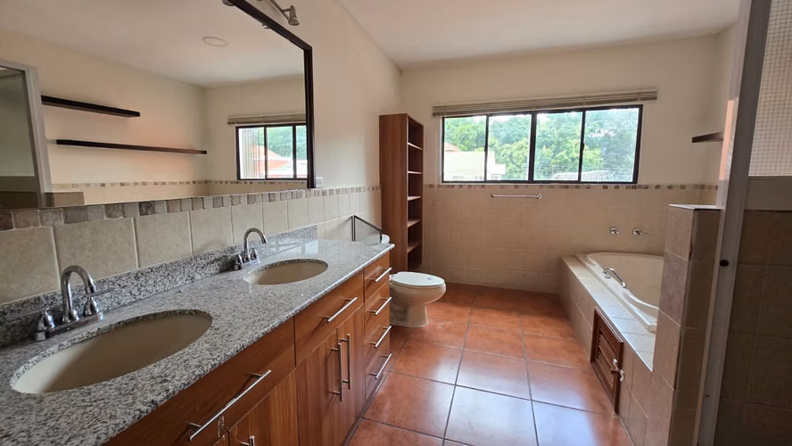 CASA EN VENTA EN CUMBRES DE CUSCATLÁN / ANTIGUO CUSCATLÁN/ LA LIBERTAD  - Imagen 5
