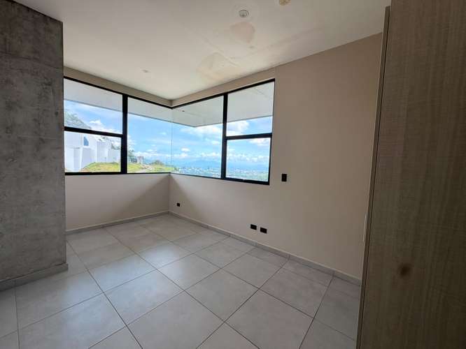 SE ALQUILA PENTHOUSE EN PARK TOWER CON LB