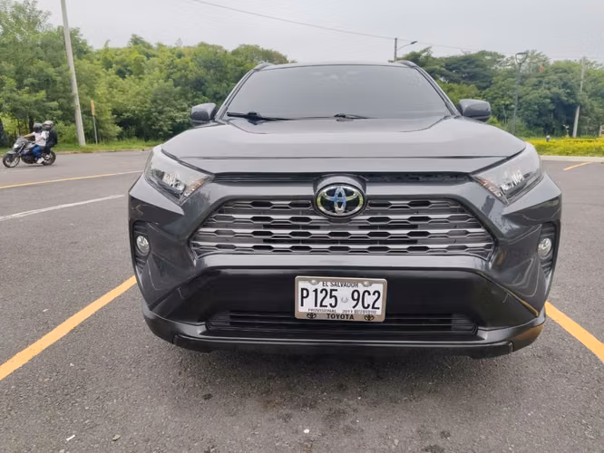 TOYOTA RAV 4 , 2019 , CERO CODIGOS,TODO EN EXCELENTE ESTADO TARJETA A MI NOMBRE - Imagen 4