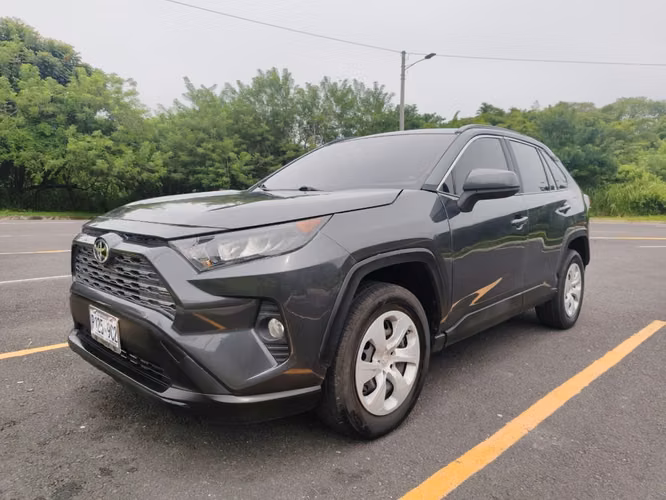 TOYOTA RAV 4 , 2019 , CERO CODIGOS,TODO EN EXCELENTE ESTADO TARJETA A MI NOMBRE - Imagen 2