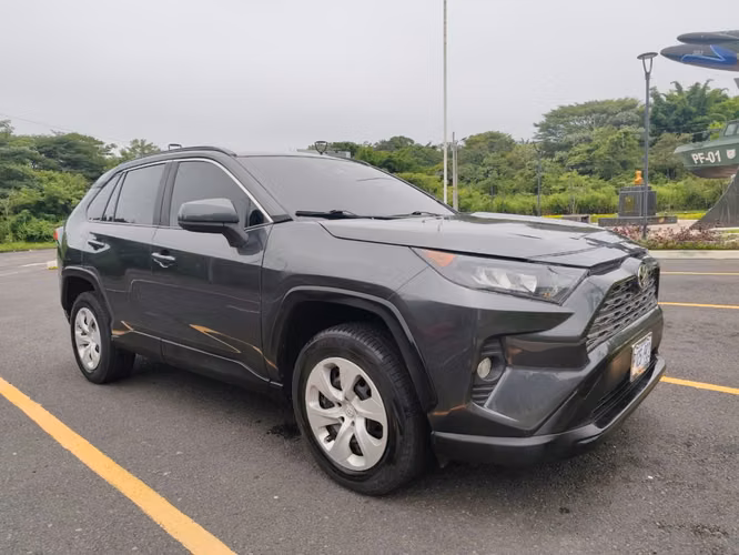 TOYOTA RAV 4 , 2019 , CERO CODIGOS,TODO EN EXCELENTE ESTADO TARJETA A MI NOMBRE - Imagen 1