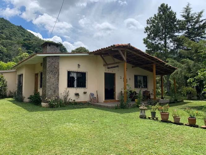 Rent house in The Render Plans. Independent. Nice weather. Furnished; with fruit trees.