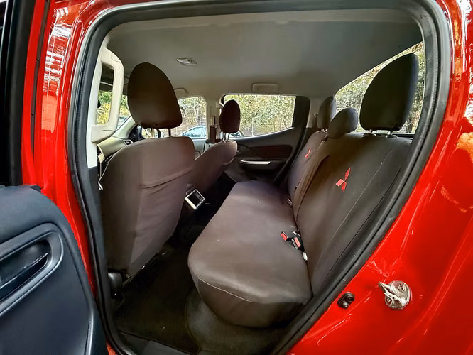L200  SPORTERO 4x4  año 2024 de agencia 