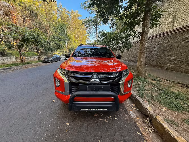 L200  SPORTERO 4x4  año 2024 de agencia 