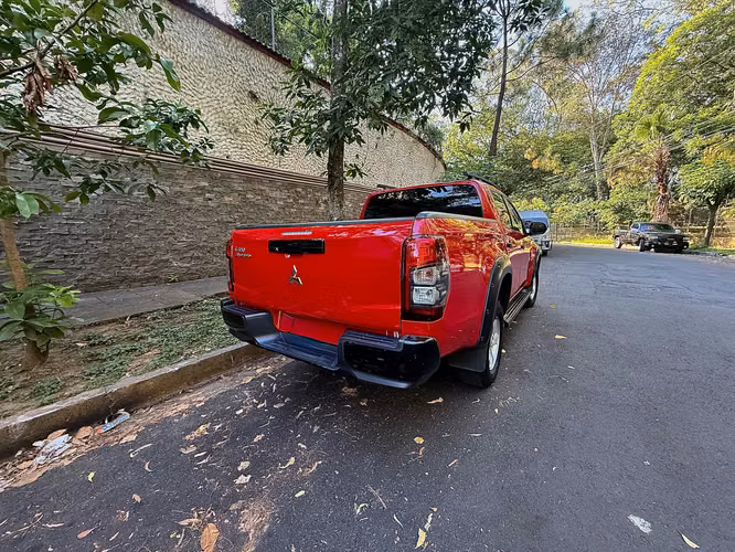 L200  SPORTERO 4x4  año 2024 de agencia 