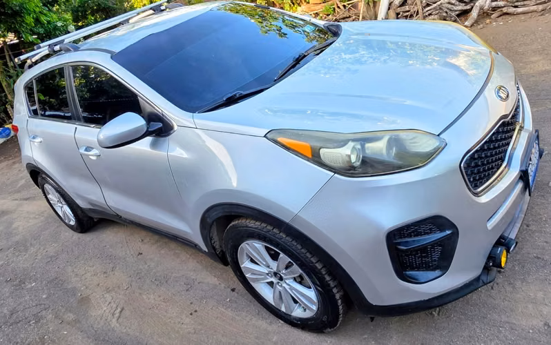 Vendo o Cambio por otra camioneta mas reciente o un Pick Up doble cabina, mi camioneta Kia Sportage año 2018 