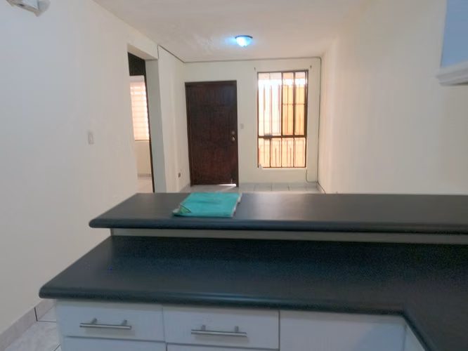 Alquilo Apto. Condominio Monte Maria Edificio D 2° Nivel. Elegante y Full Finos acabados 