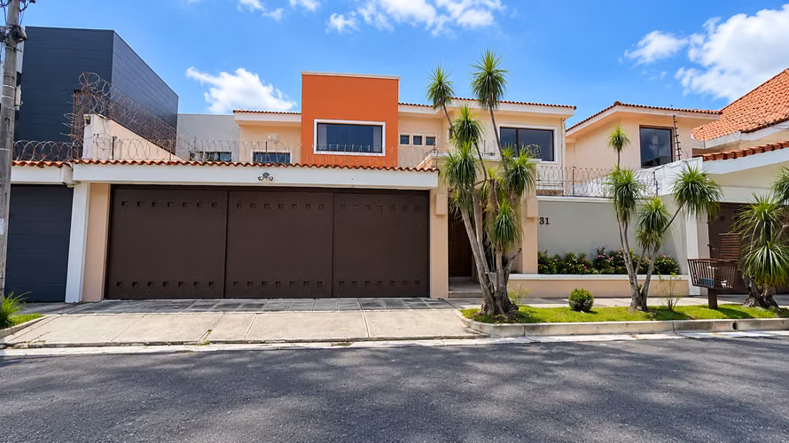 Cumbres de Cuscatlán, casa en venta, res. privado.