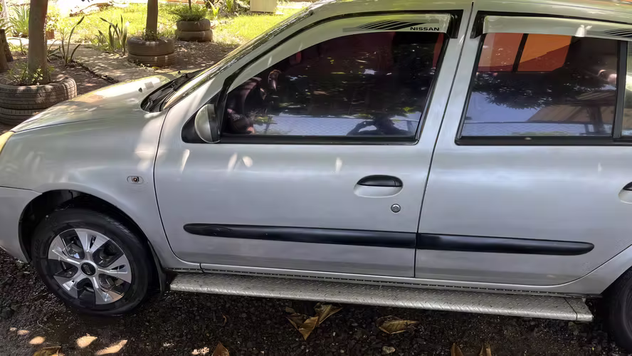 Vendo Nissan Platina 2004, a reparar faja de tiempo.