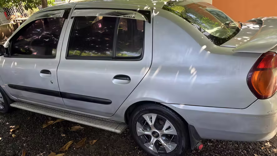 Vendo Nissan Platina 2004, a reparar faja de tiempo.