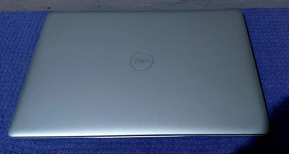 VENDO LAPTOP SLIM DELL INSPIRION iCORE 3 4GB RAM Y 250GB DISCO NITIDA  - Imagen 4