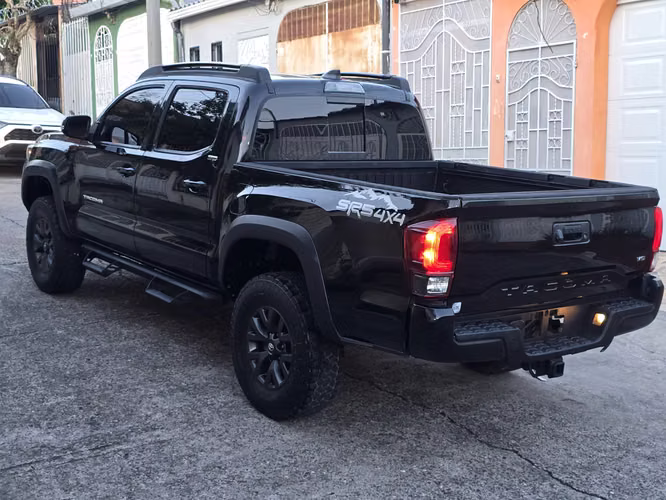 Vendo tacoma 2023 4x4  - Imagen 6