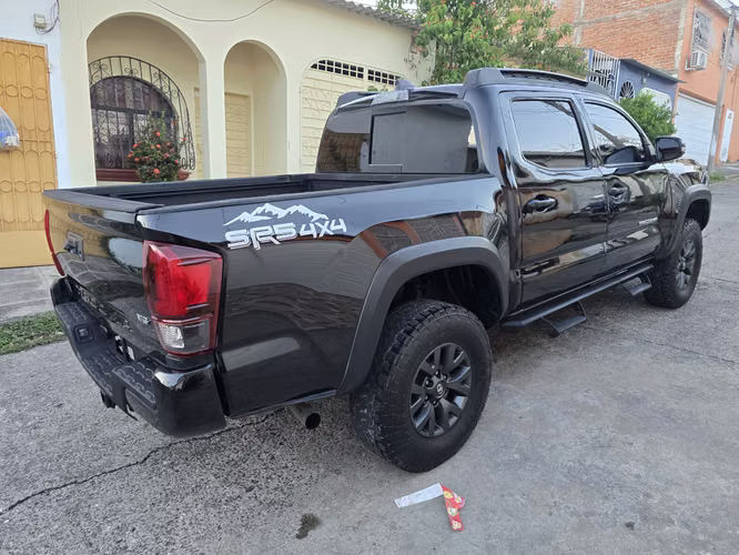 Vendo tacoma 2023 4x4  - Imagen 3