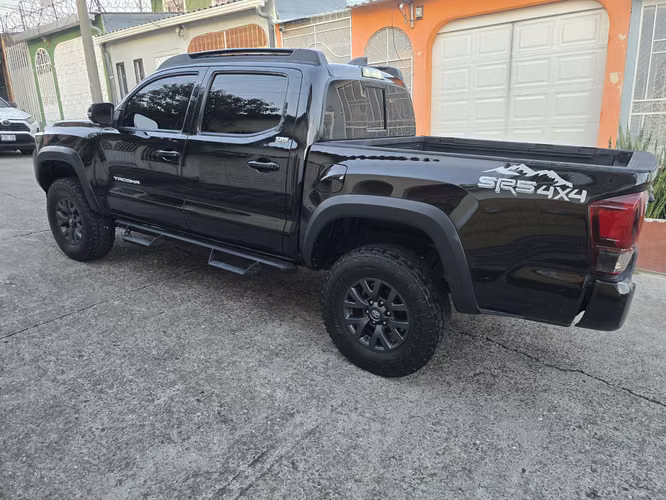 Vendo tacoma 2023 4x4  - Imagen 4
