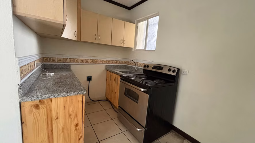 SE VENDE APARTAMENTO COLONIA ESCALÓN, por 75 Av. Norte Características: Tiene 60.14m² de construcción 2 habitaciones con - Imagen 5