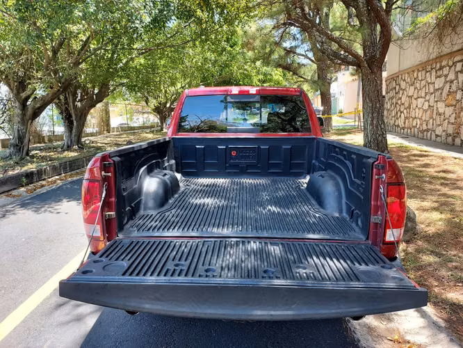 DODGE RAM BIGHORNE-MOTOR HEMI 2015